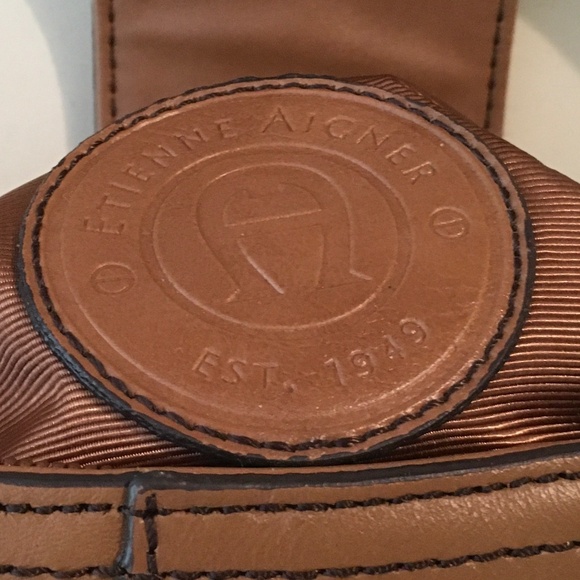 Etienne Aigner cognac-colored leather satchel with goldtone hardware - Picture 4 of 4